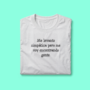 Camiseta "Me levanto simpática"