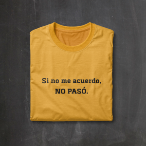 Camiseta con texto "Si no me acuerdo no pasó"